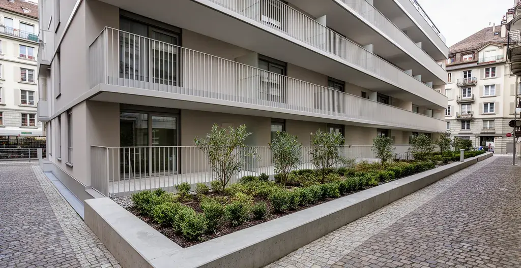 Modernes Schweizer Wohngebäude in Basel mit Balkonen